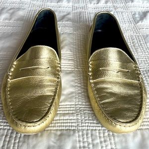 Gorgeous metallic gold driving loader m.gemi gently used. Size 41 womens
